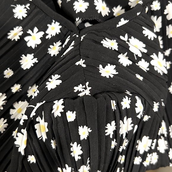 SOLD - Maje Daisy Floral Print Pleated Long Sleeve Crepe Mini
Dress - Picture 11 of 14